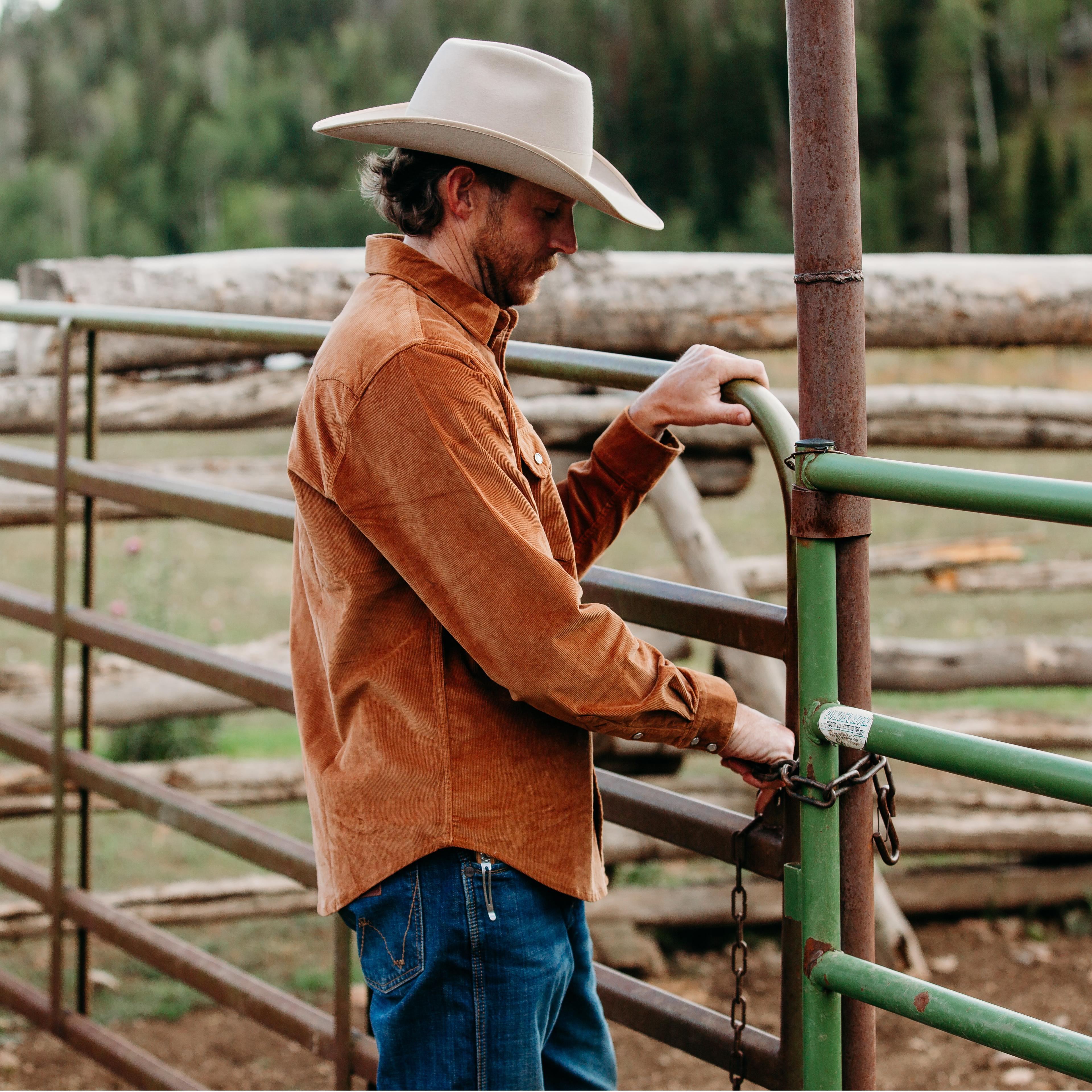 Dubinik® Corduroy Jacket Men Sawtooth Snap Pocket  Casual Cotton Pearl Snap Western Work Shirts Vintage Long Sleeve#32001